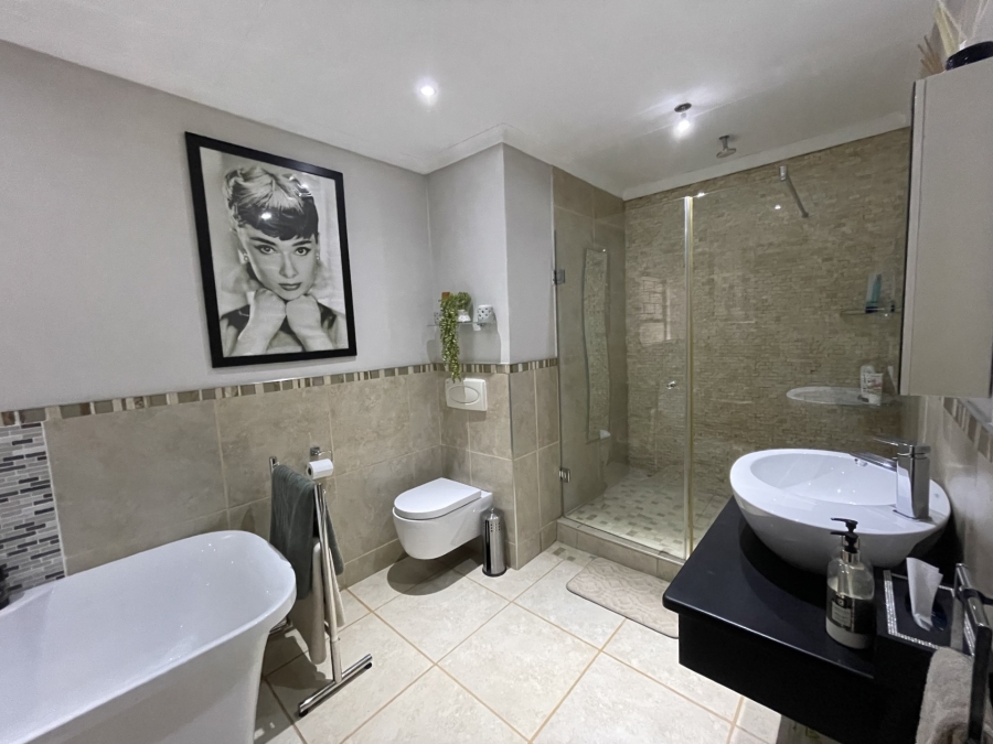 4 Bedroom Property for Sale in Heuwelsig Free State